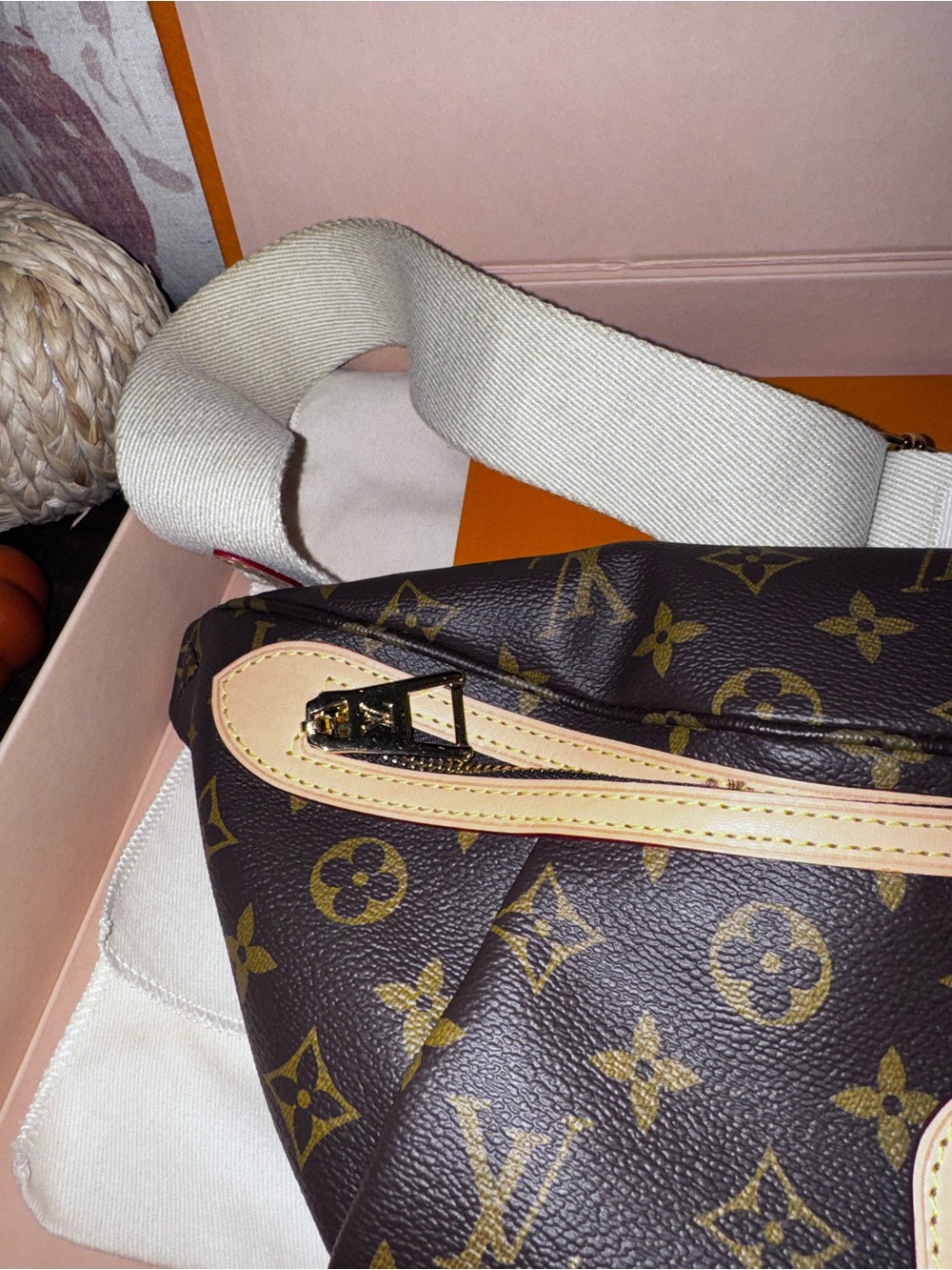 LOUIS VUITTON Monogram High Rise Bumbag - Picture 3 of 12